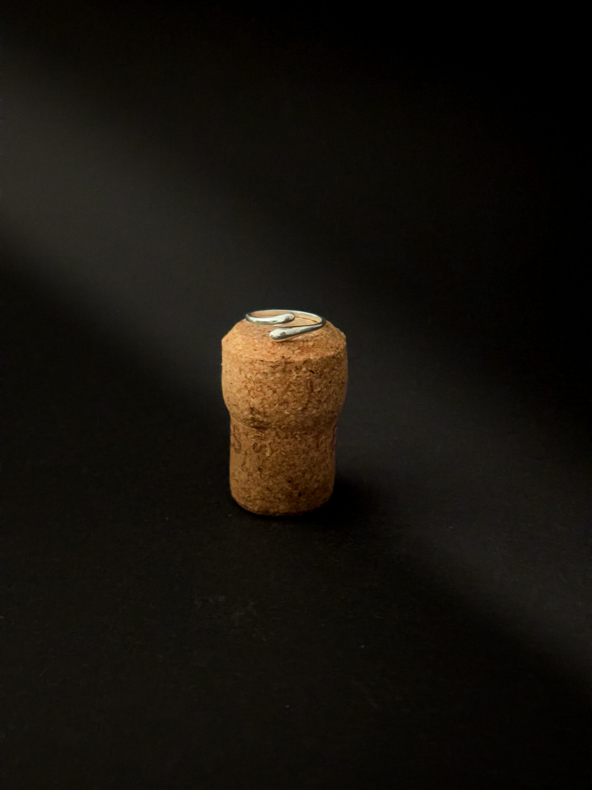 실버 반지 Twist Arc Ring 무드 이미지, 미니멀리즘 주얼리 925 실버 데일리 주얼리