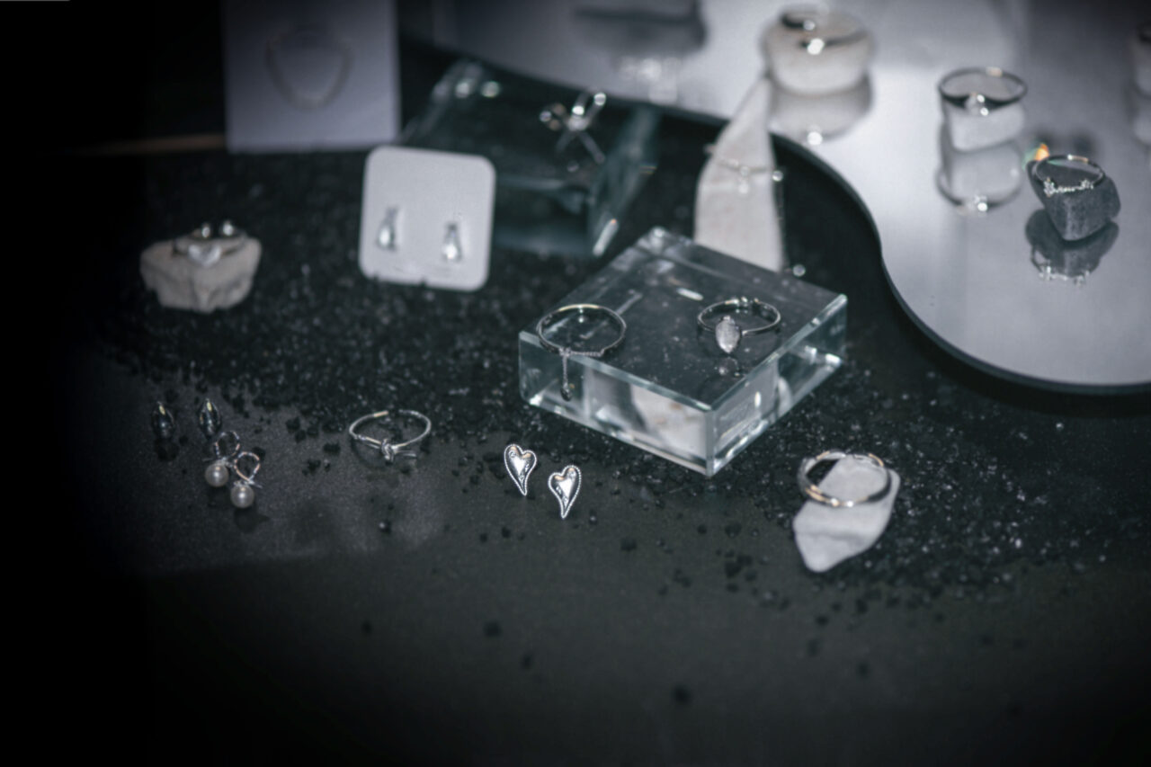 cubic heart earring mood