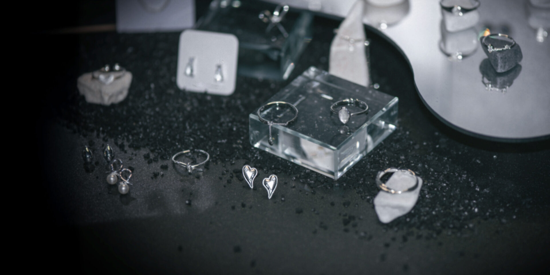 cubic heart earring mood