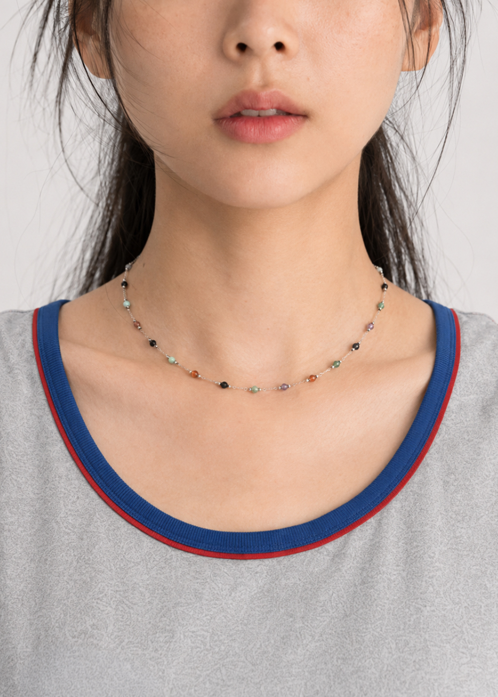 Confetti Stone Chain Necklace 써지컬스틸 컬러 원석 비즈 목걸이 정면 착용 이미지